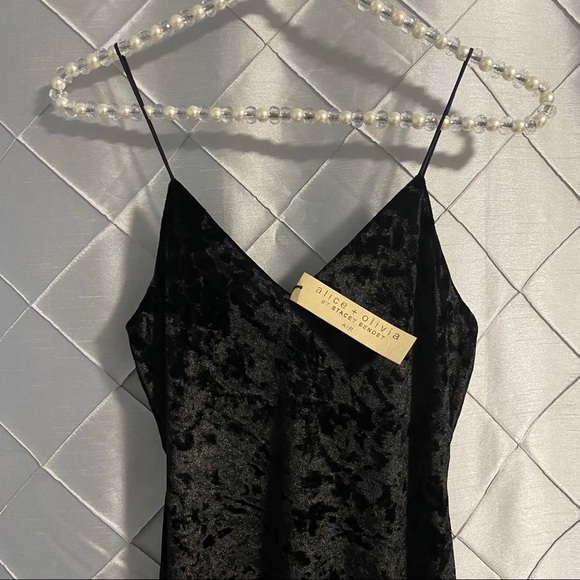 ⭐️HP⭐️ Alice + Olivia Velvet Cate Dress - Picture 8 of 9